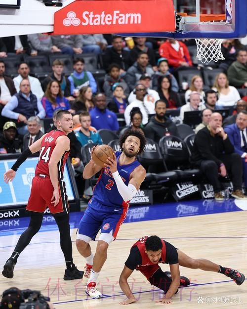 坎宁安上半场7中1,三分2中0得到8分1篮板7助攻1抢断1盖帽 坎宁安上半场7中1,三分2中0得到8分1篮板7助攻1抢断1盖帽